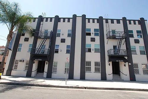 Alex Court Apartments Photo 1