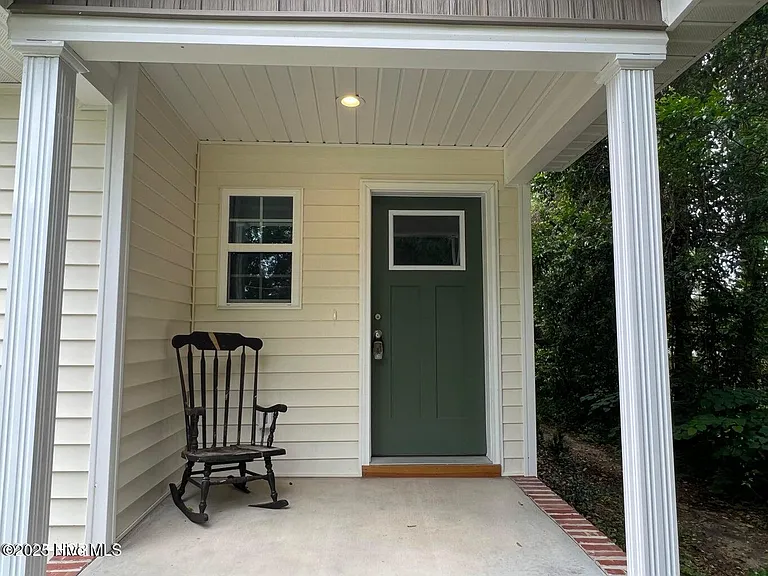 1050 W Indiana Ave — Photo 2