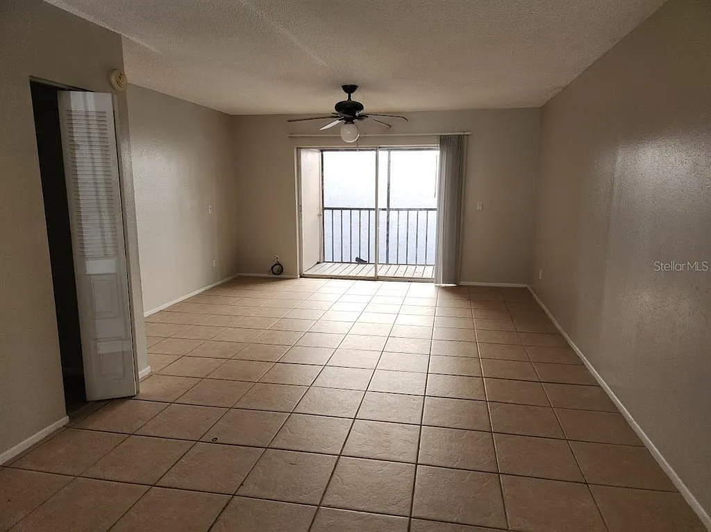 2 bed, 1.5 bath, 1074 sqft, $1,400 — Photo 3