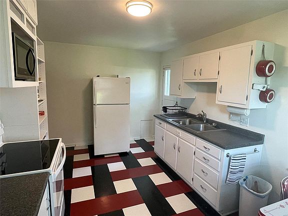 5th image of 710 Crestwood Dr