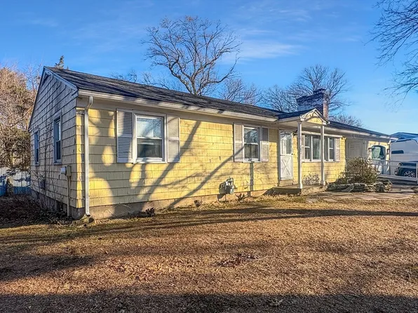 17 Vincent Dr, West Springfield, MA 01089