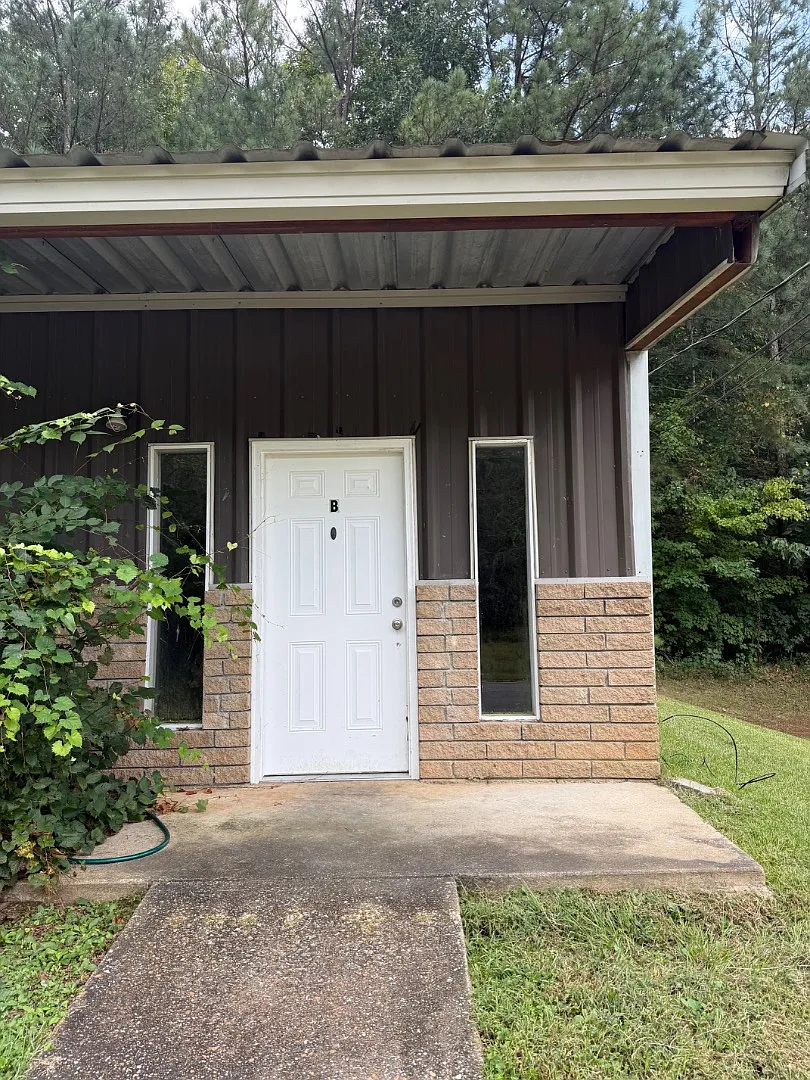 1722 Louise Drive - 1722 Louise Unit B — Photo 1
