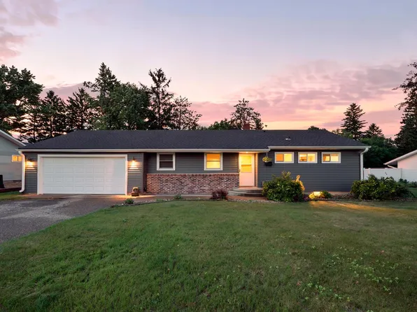 907 Fairfield Rd, New Richmond, WI 54017