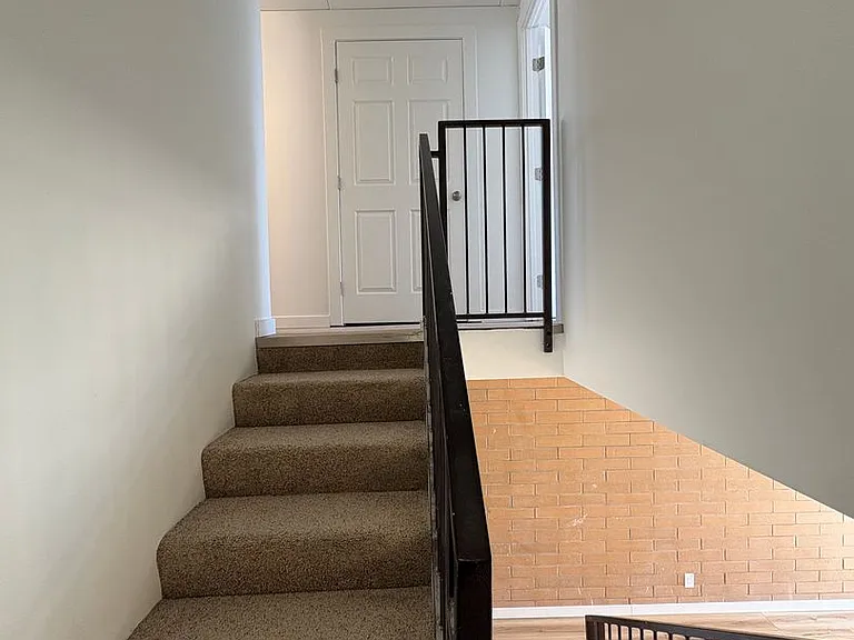 300 N 25th St — Photo 10