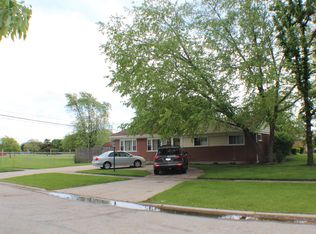 121 Kinkaid Ct, Des Plaines, IL