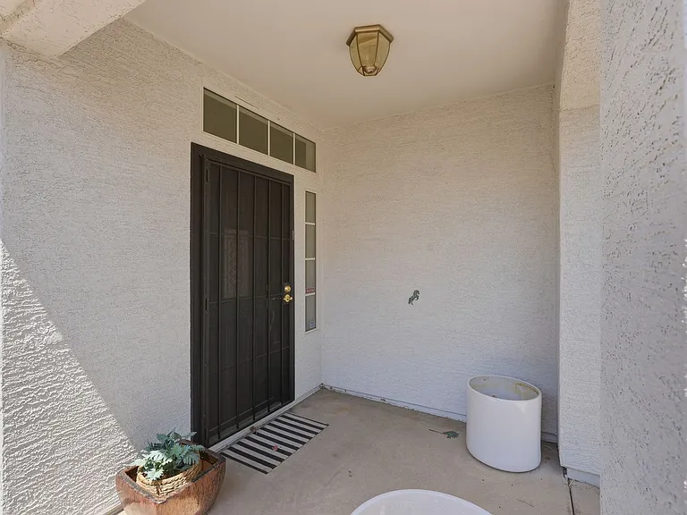 10860 N 118th Way — Photo 3