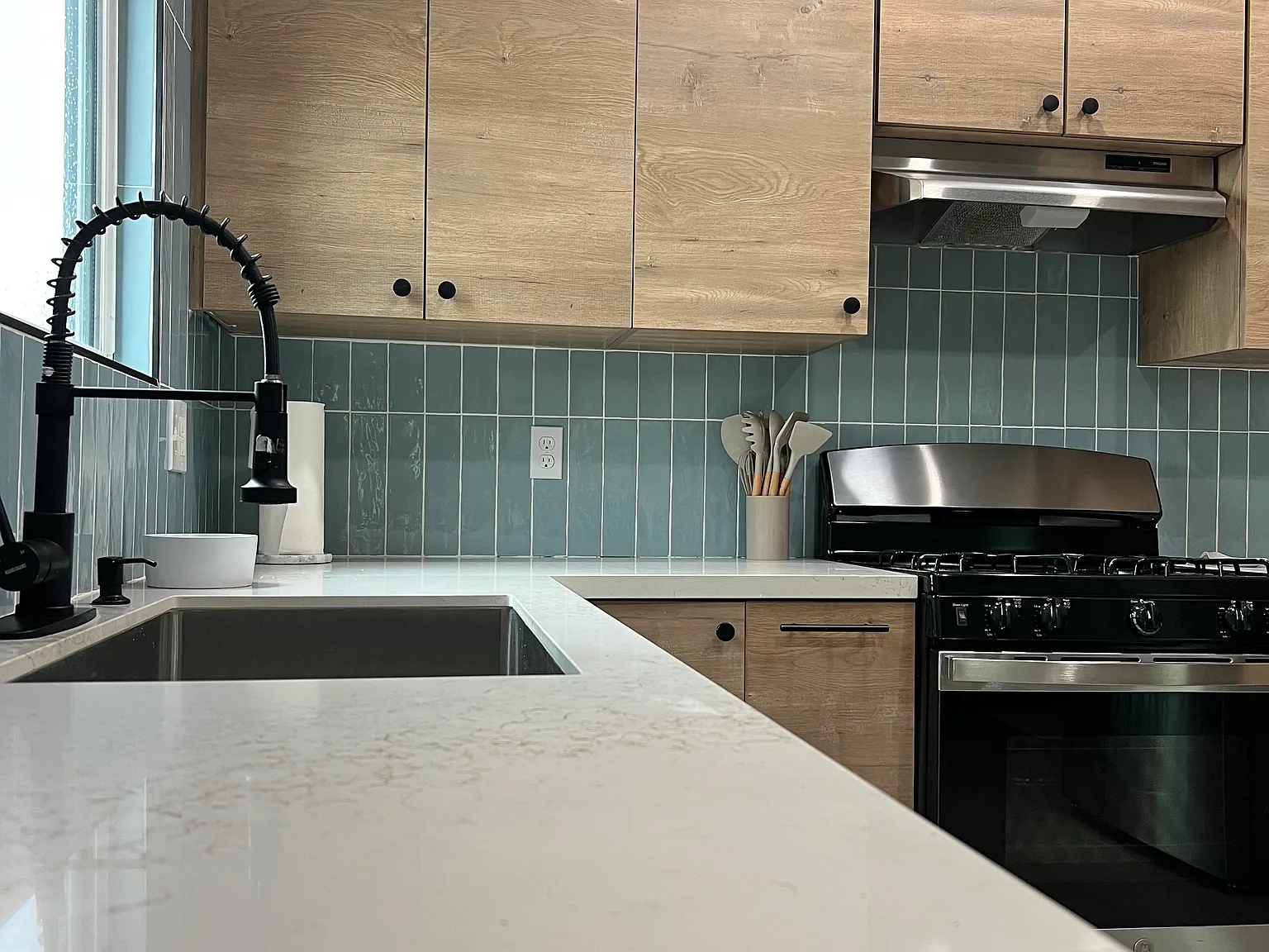 2 bed, 880 sqft, $2,998 — Photo 4