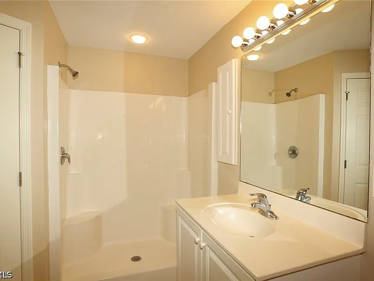 4754 Leonard Blvd S — Photo 11