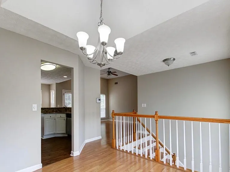 110 Sagamore Ln — Photo 4