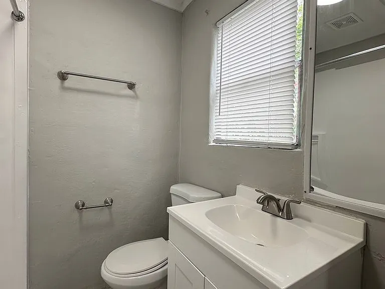 204 Courtyard Cir — Photo 115