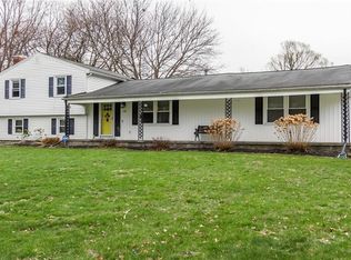14 Colonial Dr, Penfield, NY 14526