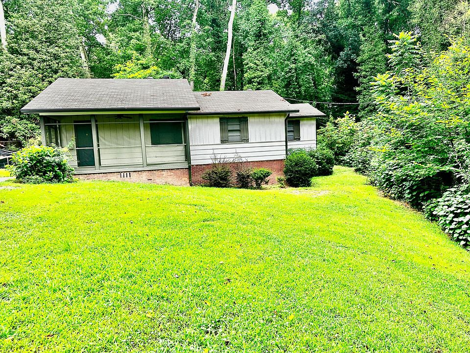 Front yard had wildlife area on east side