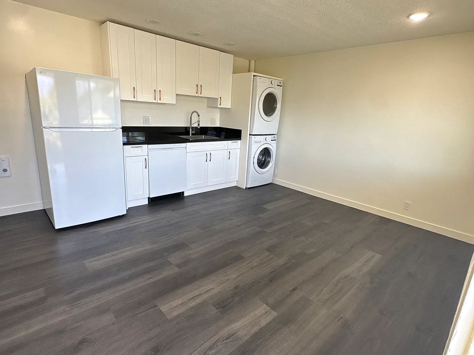 2 bed, $3,950 — Photo 3