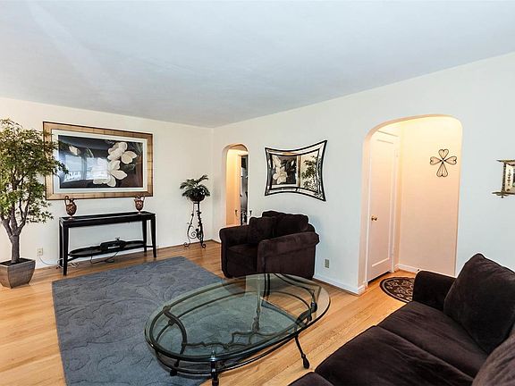 3rd image of 921 Bernice Ave