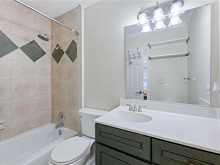 908 Lenox Hill Ct NE — Photo 13