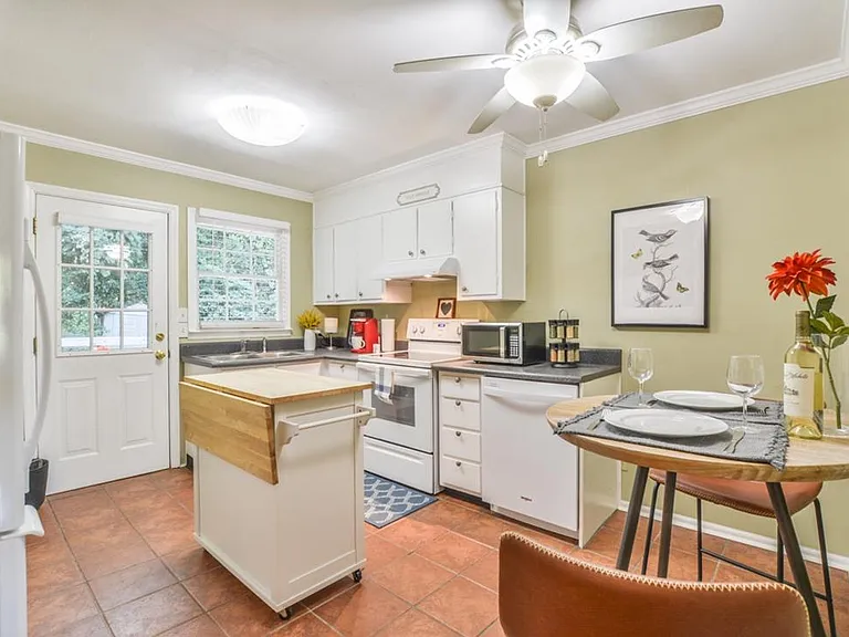 807 Marstevan Dr NE #B — Photo 10