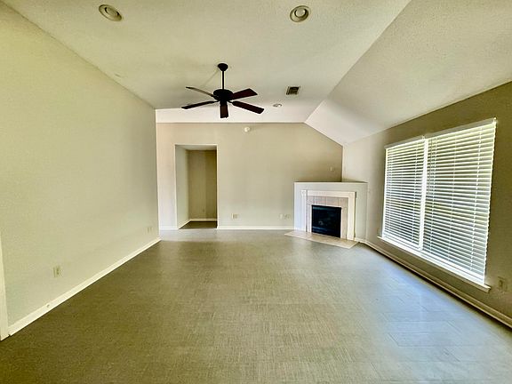 4th image of 5003 Ross Cir