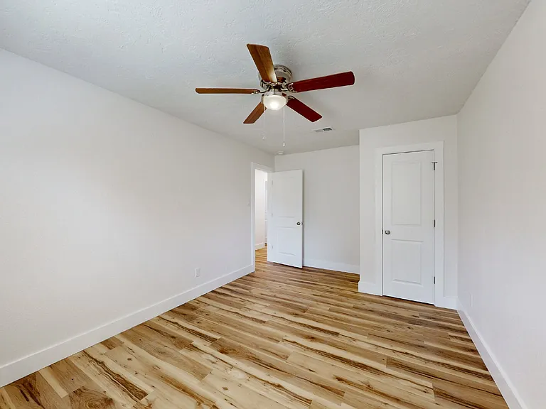 1012 San Saba Dr — Photo 16