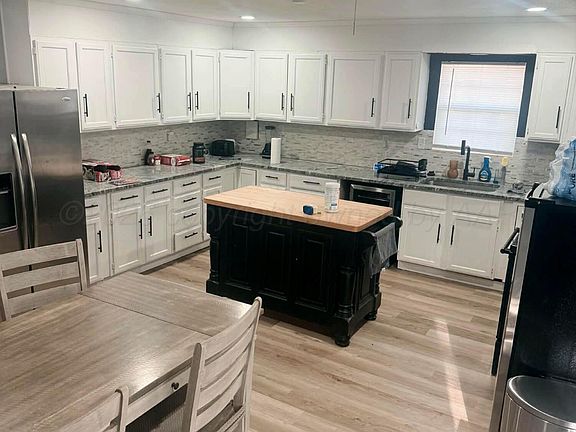 3rd image of 107 Pecan St