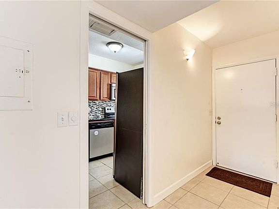 5th image of 2025 Lakewood Club Dr S #5