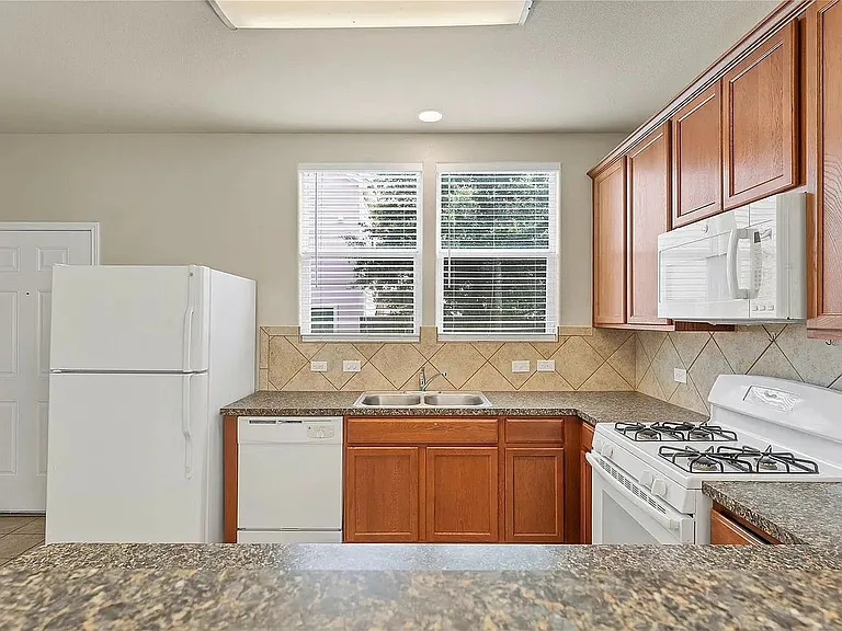 334 Newberry Main Cv — Photo 11