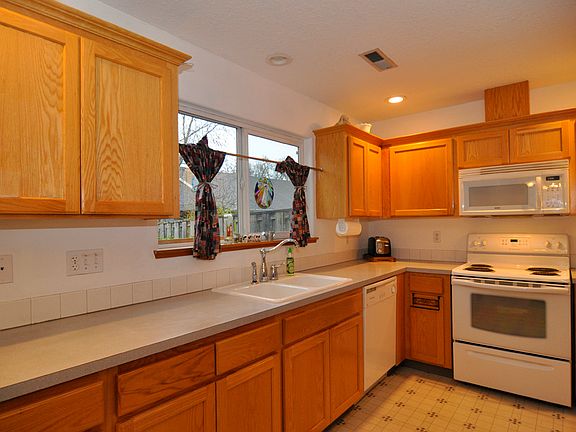 3rd image of 19338 Silverfox Pkwy