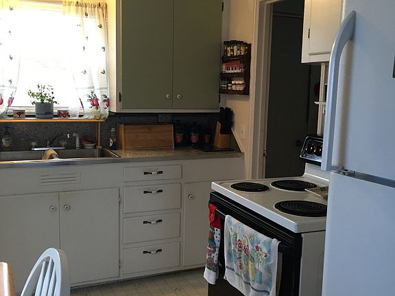 4th image of 1419 B St SE