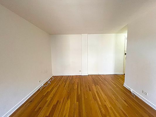 4th image of 72-61 113th St #X6
