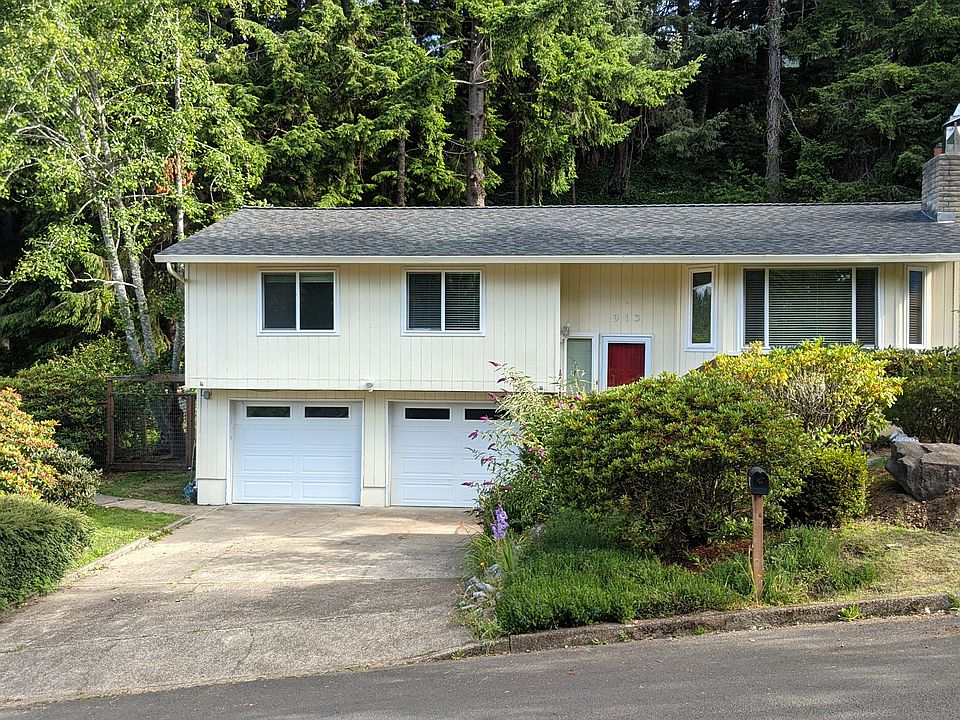 1st image of 913 NE Lakewood Dr