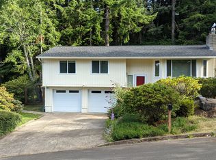913 NE Lakewood Dr, Newport, OR 97365