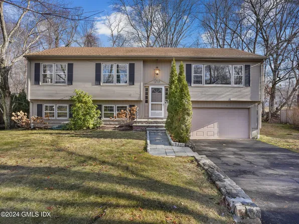 59 Lancer Rd, Riverside, CT 06878