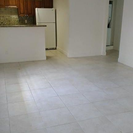3rd image of 808 Lighthouse Dr APT A