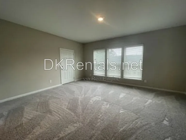 944 Hewitt Dr SE — Photo 12