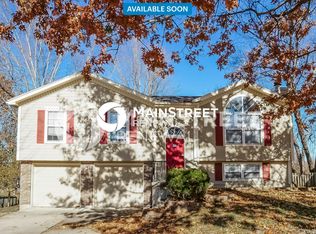609 SE Steeple Ct, Blue Springs, MO 64014