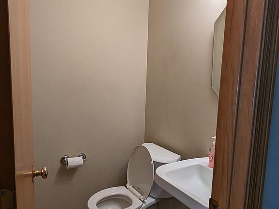 4th image of 15737 Flackwood Ave