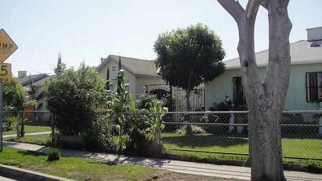 2nd image of 810 W 130th St