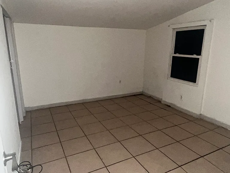 2735 Lucille St — Photo 9
