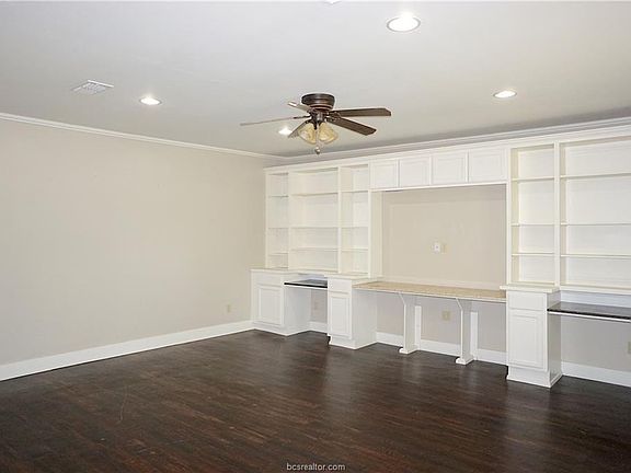 3rd image of 1100 Berkeley St