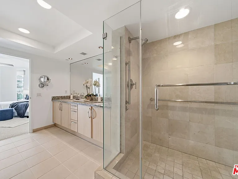 13650 Marina Pointe Dr #1603 — Photo 36