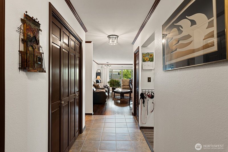 5th image of 2021 N Laventure Road #201