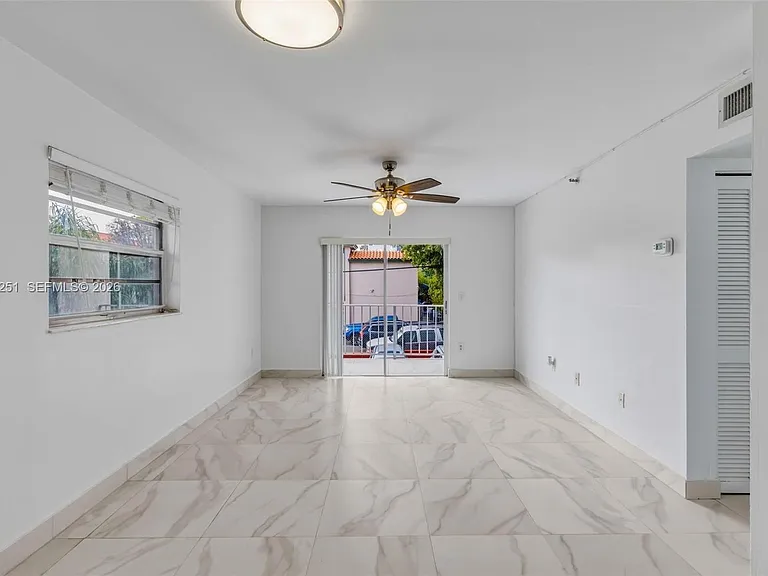 140 NW 14th Ave #9 — Photo 9