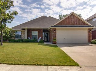 916 Linden Dr, Burleson, TX 76028