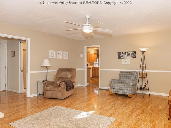 5th image of 48 Hillsdale Cir
