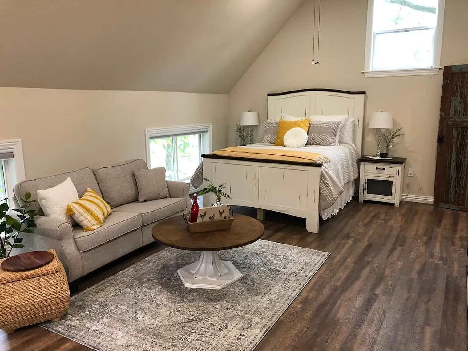 1 bed, 1.0 bath, $2,516 — Photo 2