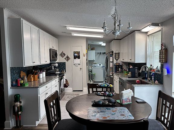 3rd image of 33 Beaver Lake Cir