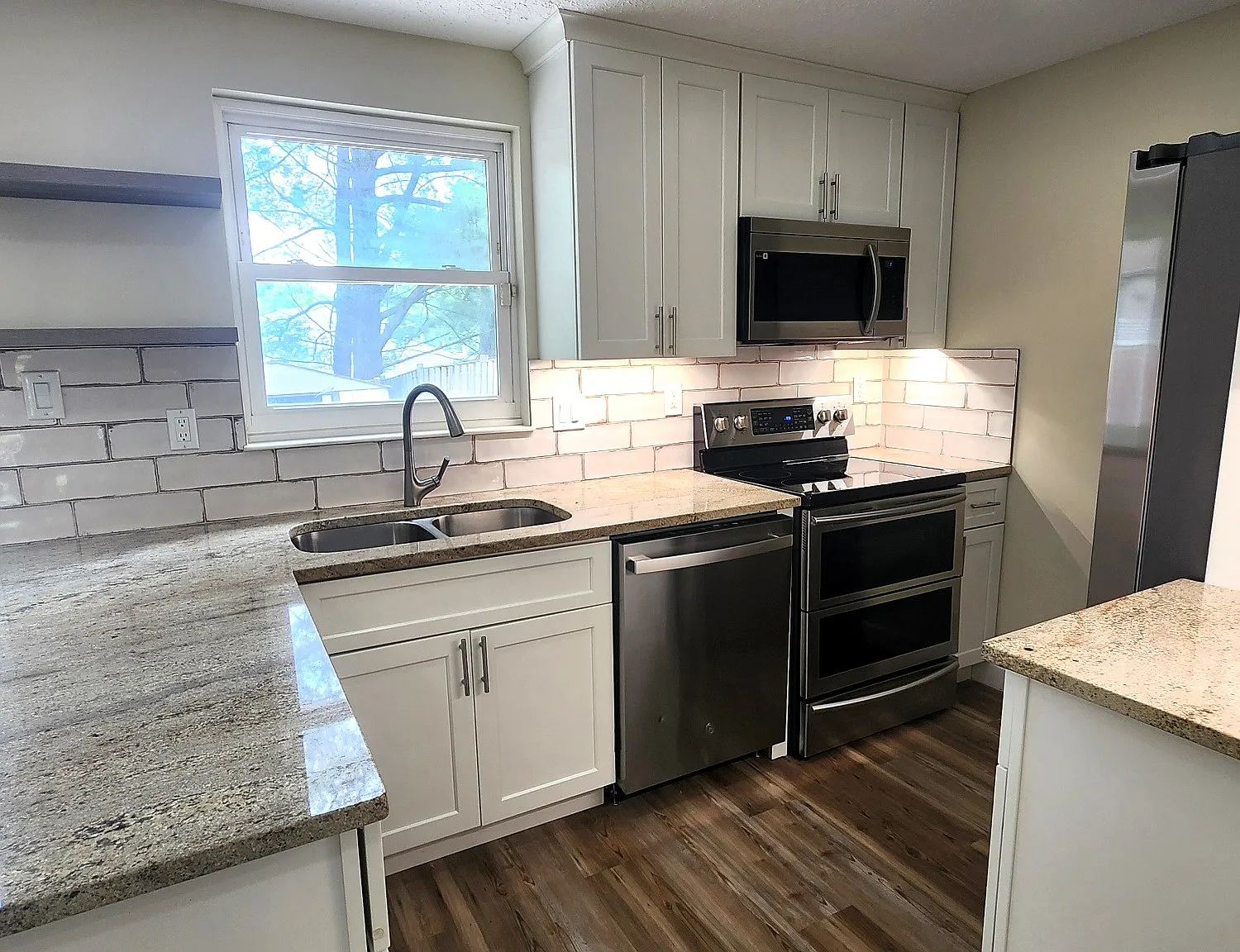 Modern 3-Level End-Unit Townhome in Germantown for Rent! — Photo 2