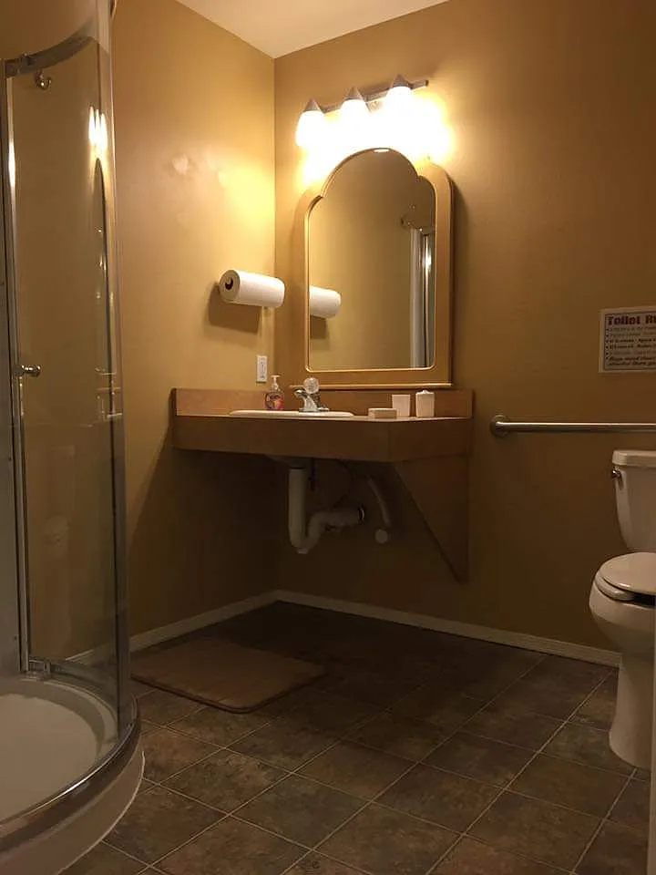 8 bed, $700 — Photo 4