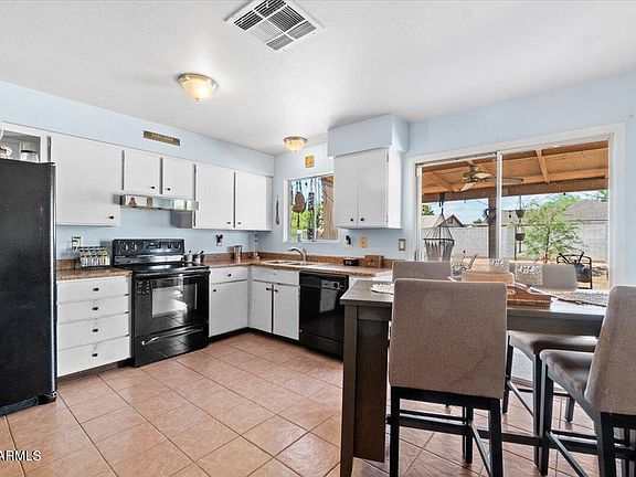 4th image of 2614 E CHARLESTON Avenue