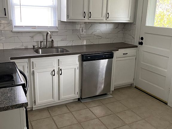 3rd image of 2201 Wyandotte Ave