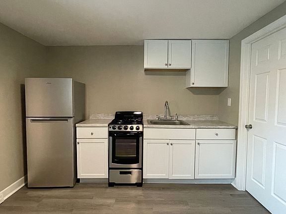 5th image of 184 E Loudon Ave #4
